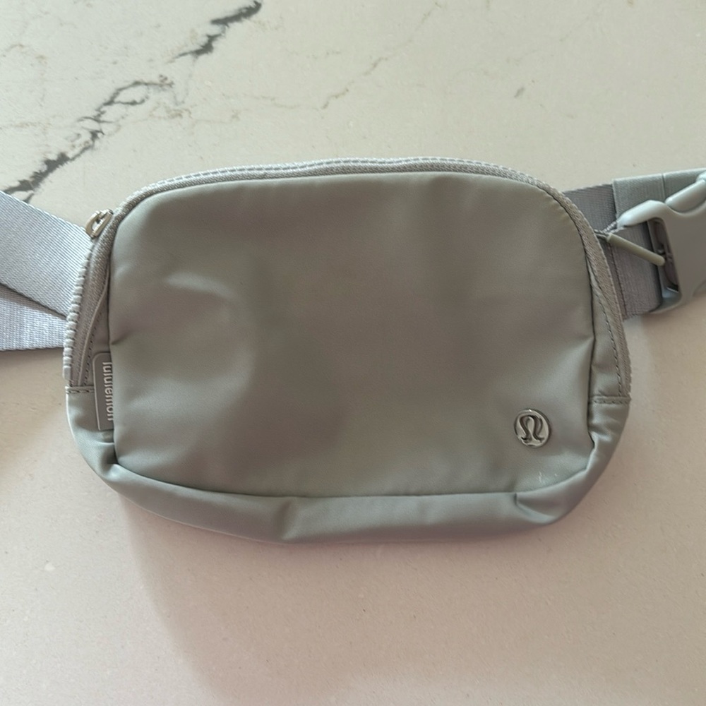 Lululemon gray 1L Everywhere belt bag
